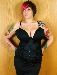 Slutty alt girl poses in her tight black skirt...